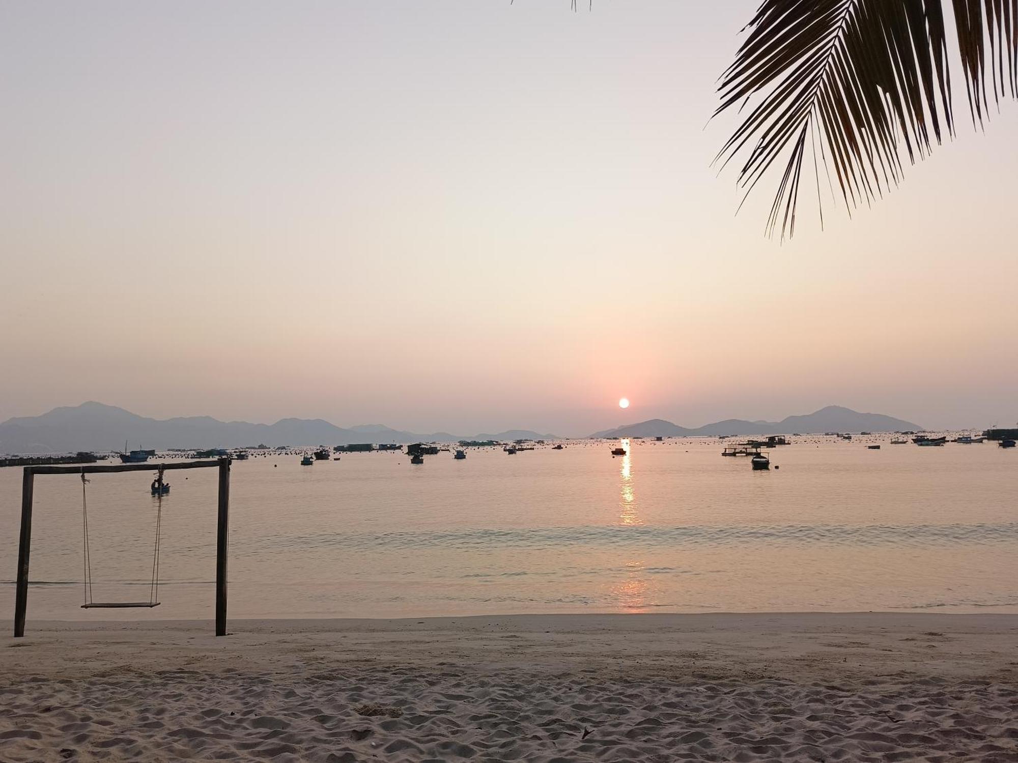 The Sunrise Anh Tu Hotel คัมรานห์ ภายนอก รูปภาพ